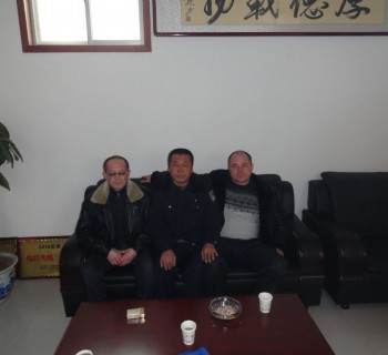 俄羅斯客戶來(lái)廠訂購(gòu)破碎制沙生產(chǎn)線